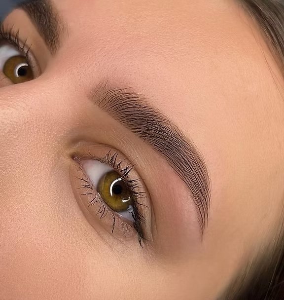 Nano Brows con acabado suave y natural